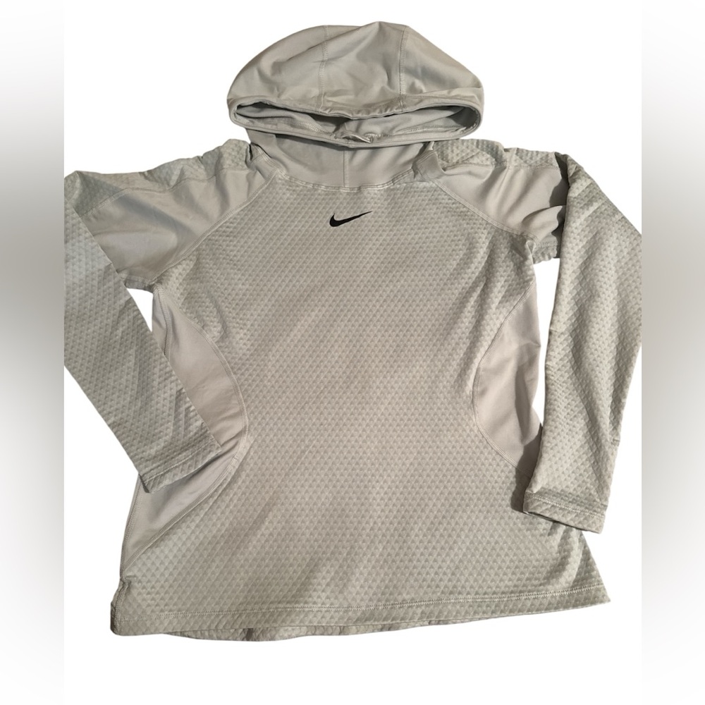 Nike women’s hyper warm hoodie Med.